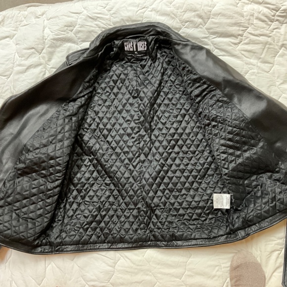 Official Guns and Roses woman’s leather jacket - Picture 6 of 7